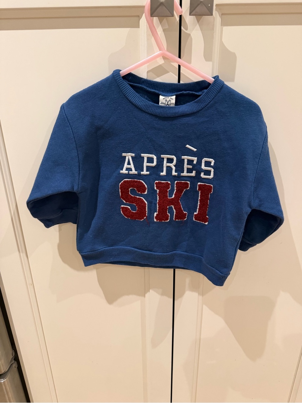 chick pea 12m Blue 'APRÈS SKI' Crewneck Sweatshirt with Red Appliqué